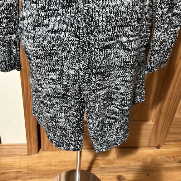 QUICKSILVER BUTTON DOWN SMALL BLK & WHT CARDIGAN NWT - Picture 8 of 14